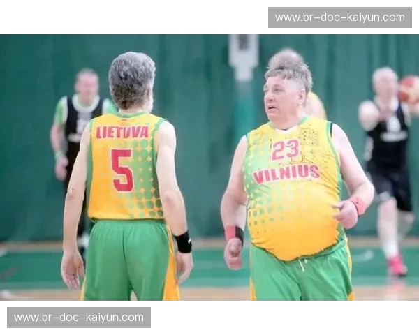 篮球的魅力：当美国梦之队遇上立陶宛的坚韧之魂
